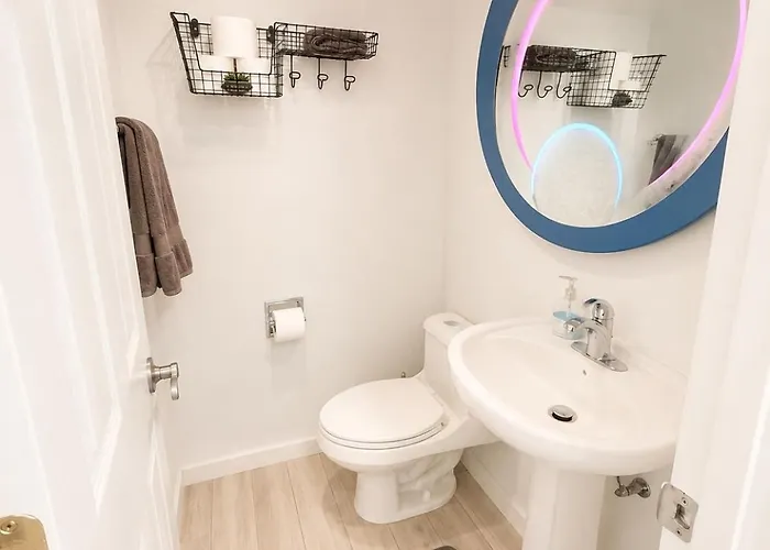 Stylish Escape Near Downtown Wi-fi Phoenix
