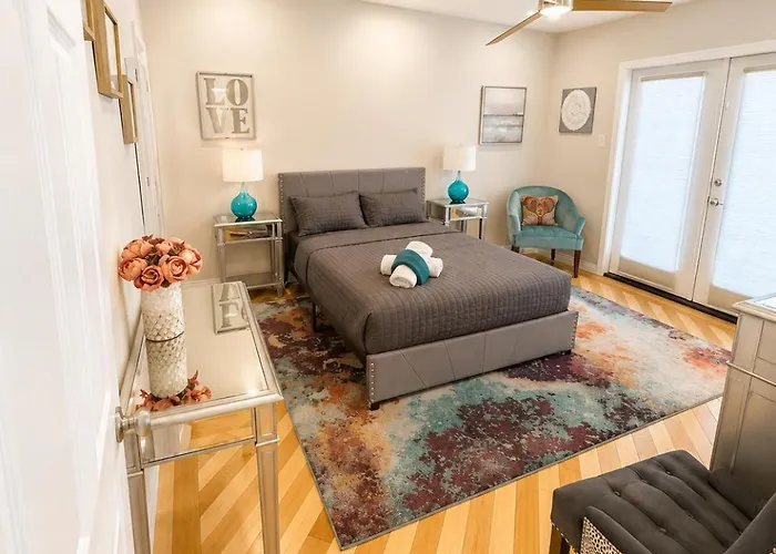 Stylish Escape Near Downtown Wi-fi *