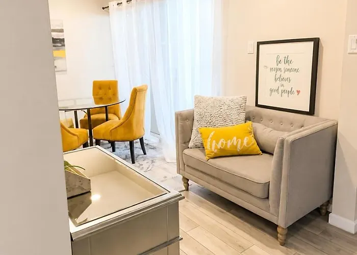 Holiday home Stylish Escape Near Downtown Wi-fi