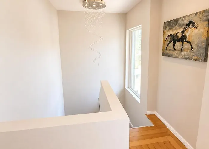 Holiday home Stylish Escape Near Downtown Wi-fi