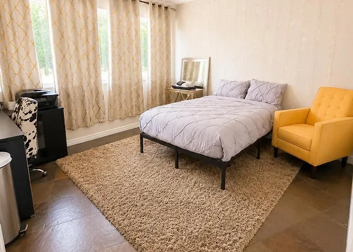 Stylish Escape Near Downtown Wi-fi *